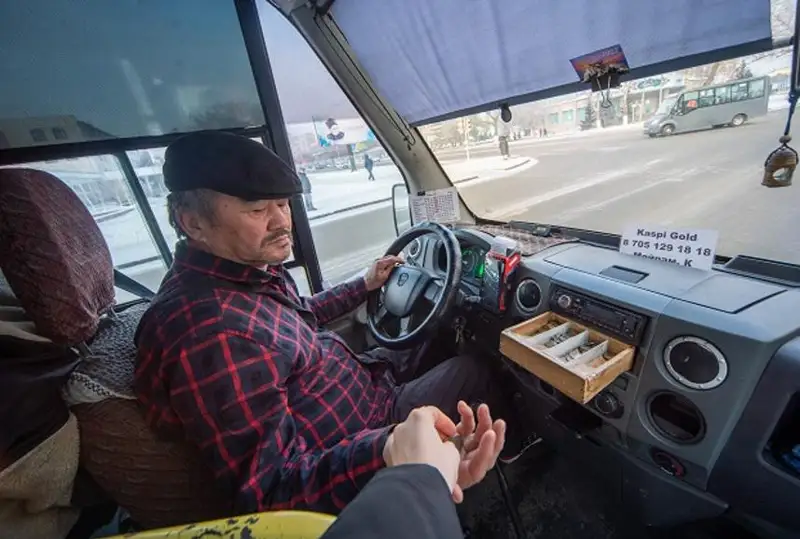 Расплатиться монетами за проезд в автобусах Павлодара будет дороже