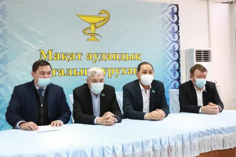 Сенаторлар Атырау облысындағы апатты үйлердің мәселелерін талқылады