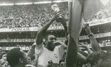 Умер лучший футболист XX века Пеле