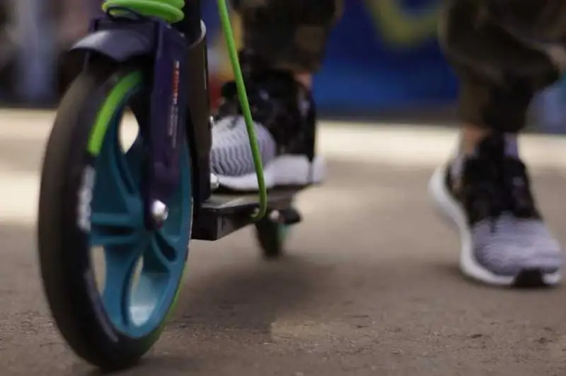 Парня на электросамокате сбили в Алматы