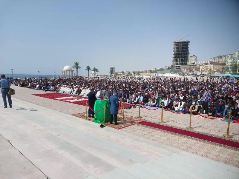 Обряд вызова дождя провели на набережной в Актау