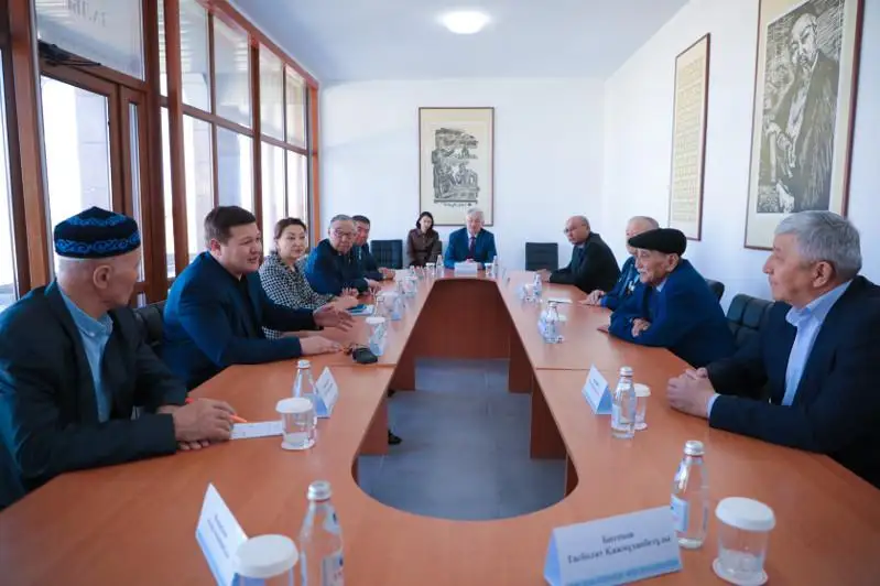 Исполнительный секретарь партии Amanat провел ряд встреч на востоке страны