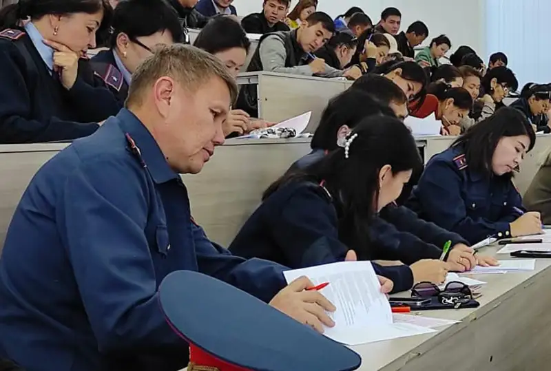 На знание государственного языка проверили жамбылских полицейских