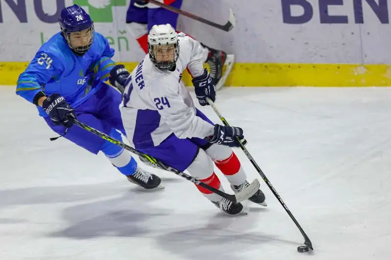 Казахстан проиграл второй матч на юношеском ЧМ по хоккею