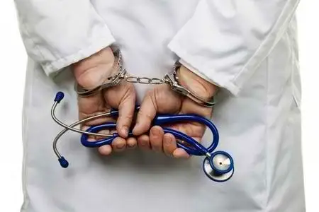 دارىگەر كوروناۆيرۋسپەن اۋىرعان ناۋقاستاردى ءولتىردى دەگەن كۇدىككە ءىلىندى