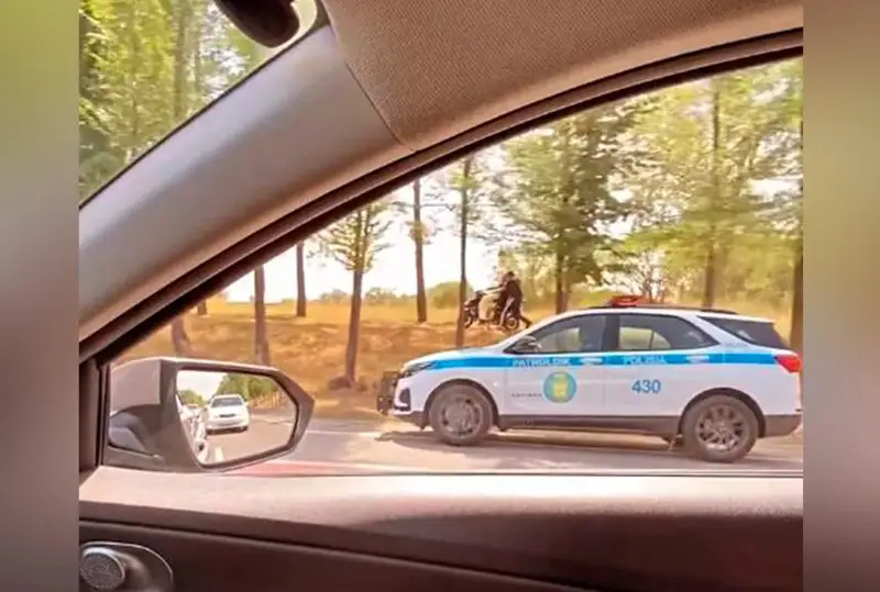 Полиция устроила погоню за мопедистом в Алматы