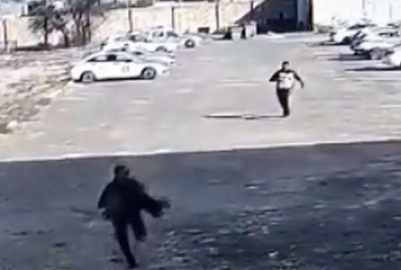 Видео погони полицейского за своим коллегой в Жанаозене прокомментировали в МВД