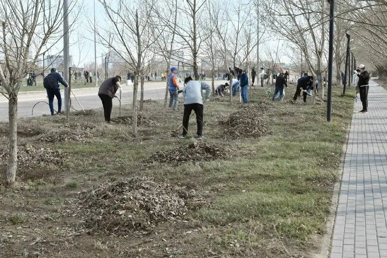 Prezıdent Іs basqarmasynyń qyzmetkerleri senbilikte 400 qap qoqys jınady