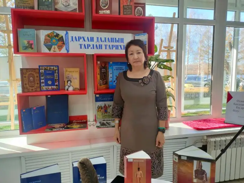 Balaǵa qur «Kitap oqy!» deı berýden esh nátıje shyqpaıdy – kitaphanashy