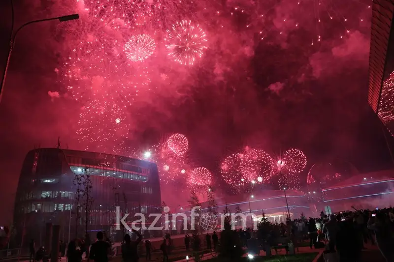 ЭКСПО-ның ашылу салтанаты таңғажайып отшашумен аяқталды