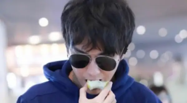 ديماشتىڭ المۇرت جەپ تۇرعان سۋرەتى 230 ميلليون قارالىم جينادى