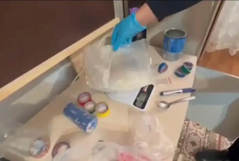 Крупную партию «синтетики» изъяли атырауские полицейские у пары из Семея