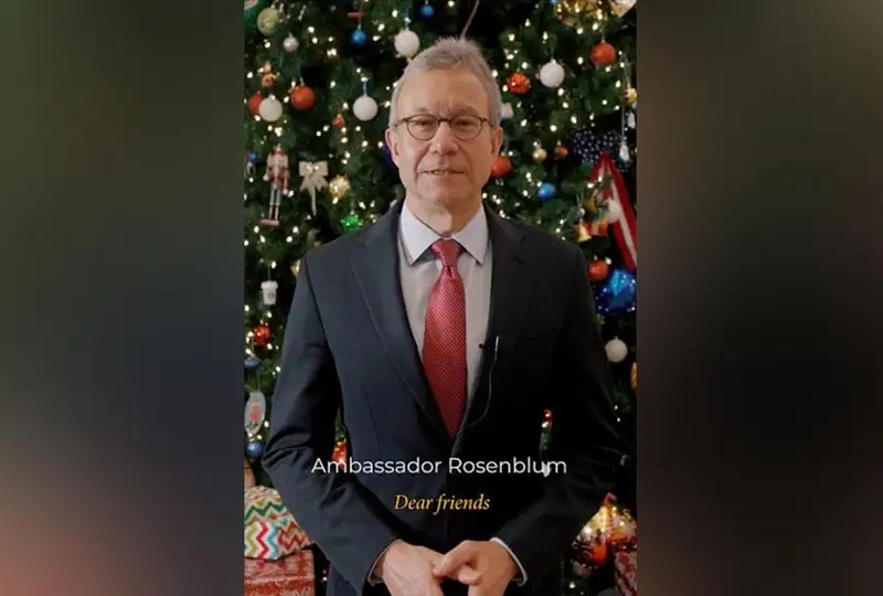 АҚШ елшісі Жаңа жыл мерекесіне орай қазақ тілінде құттықтау жолдады