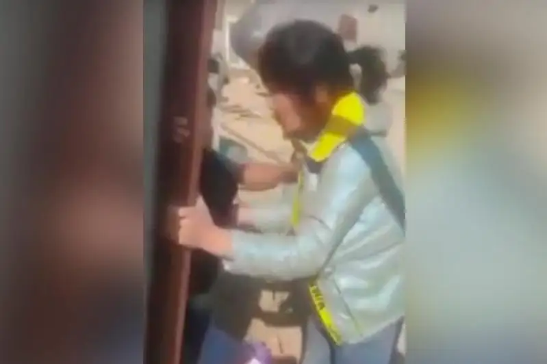 ماڭعىستاۋدا بالالارىن بۇرىنعى كۇيەۋىنەن الا الماي جۇرگەن ايەل سۇحبات بەردى