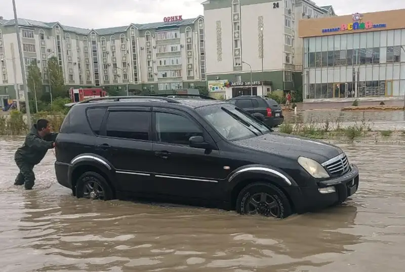 Месячная норма осадков выпала за сутки в Актау