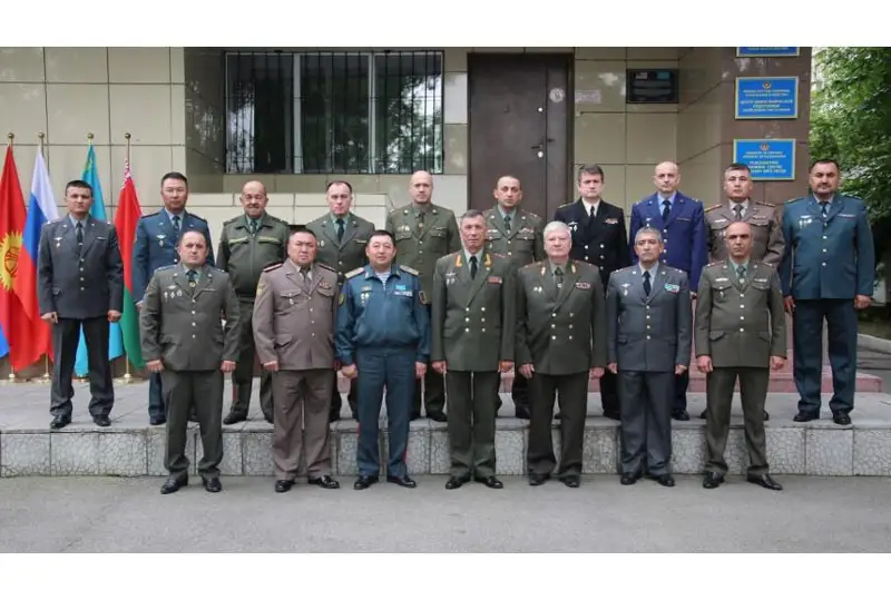 Представители оборонных ведомств СНГ устроили состязания по стрельбе близ Алматы