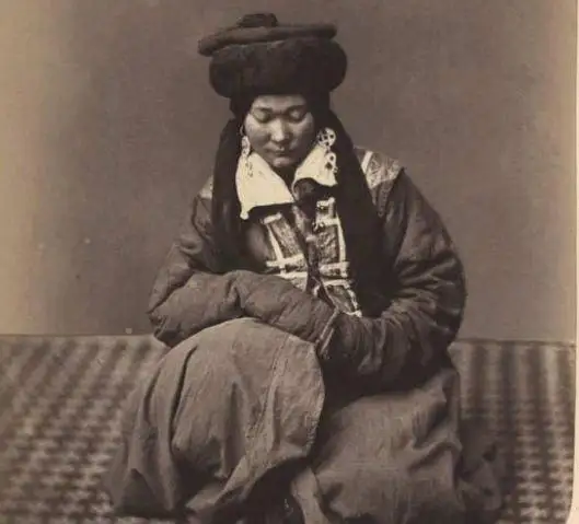 قازاق تاريحىنداعى قالماق قىزدارى