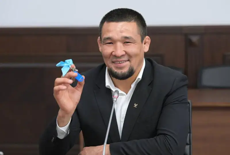 Бронзовому призеру Олимпиады вручили ключи от квартиры в Павлодаре