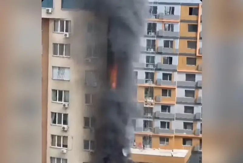 Пожар произошел в многоэтажке в Алматы