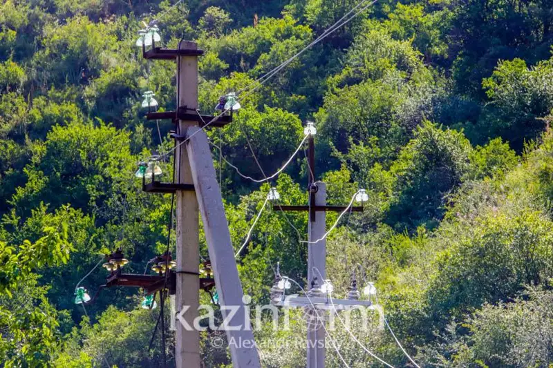 На западе Казахстана установят 800 км линий электропередачи
