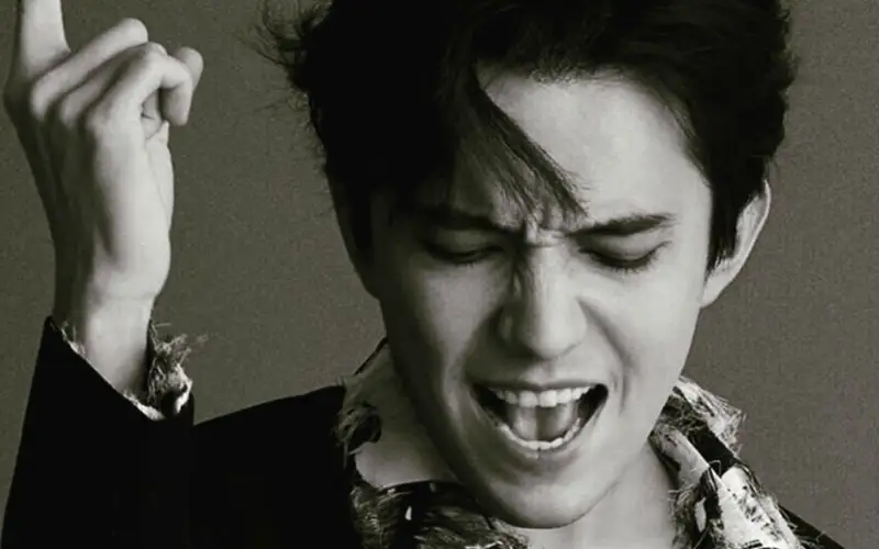 «جەكسوننان دا تالانتتىسىز»: تىڭدارماندارى ديماشتى اڭىز انشىمەن سالىستىردى