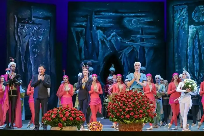 تاشكەنتتە «استانا بالەت» ۇمىتىلماس كونسەرت وتكىزىپ، وزبەك حالقىنىڭ العىسىن ارقالاپ قايتتى