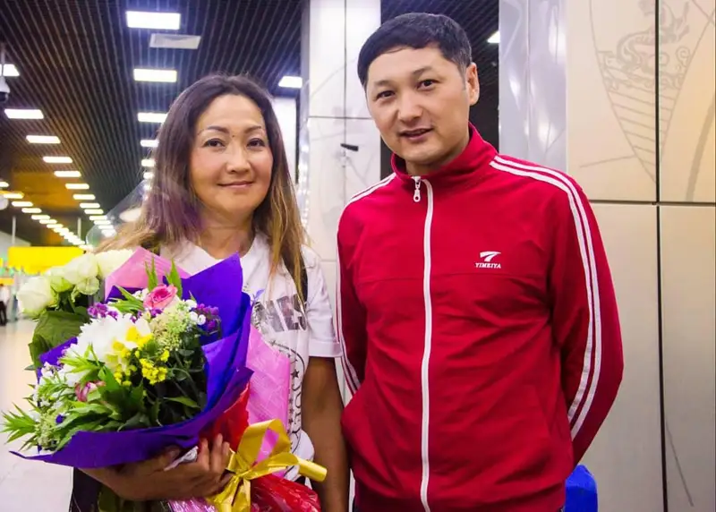 لا-مانش بۇعازىن تۇڭعىش رەت ءجۇزىپ وتكەن قازاقستاندىق ايەل الماتىعا كەلدى