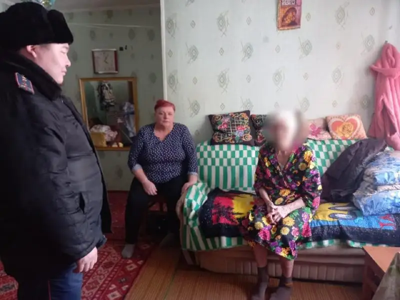 ShQO polıtseıleri adasyp ketken 87 jastaǵy keıýanaǵa kómektesti