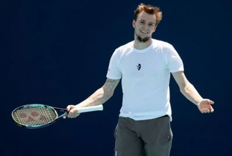 Лучший теннисист Казахстана неудачно стартовал на турнире в Женеве