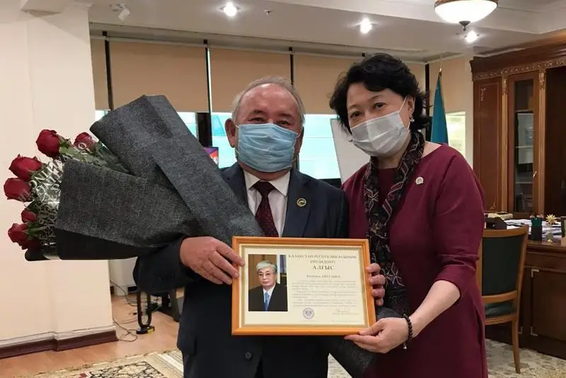 پرەزيدەنت اقىن نەسىپبەك ايت ۇلىن 70 جاسقا تولۋىمەن قۇتتىقتادى