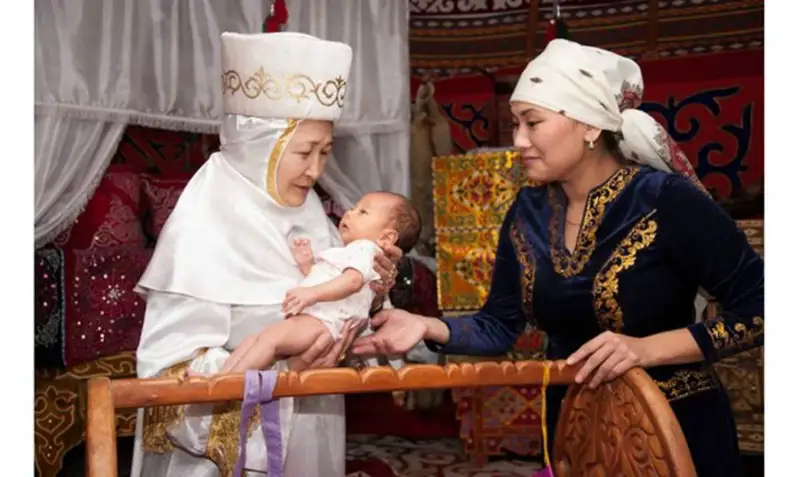 «كىر توگىلگەن جەردى باسپا: جىن- شايتاندار جۇرەدى». قازاقتىڭ ىرىم- تىيىمدارى استارىندا نە جاتىر؟