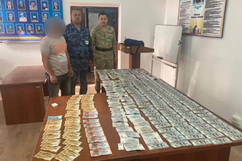 Граждан РК, России и Таджикистана задержали за попытку вывоза наличных денег