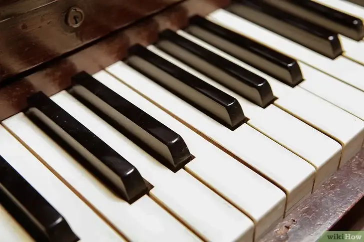 قازاقتان شىققان تۇڭعىش پيانيست