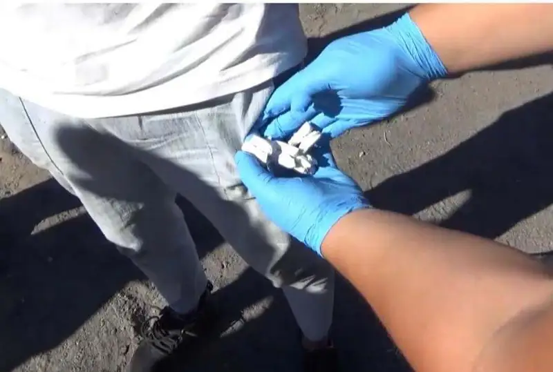 Занимавшихся закладкой наркотиков в особо крупном размере студентов задержали в Семее