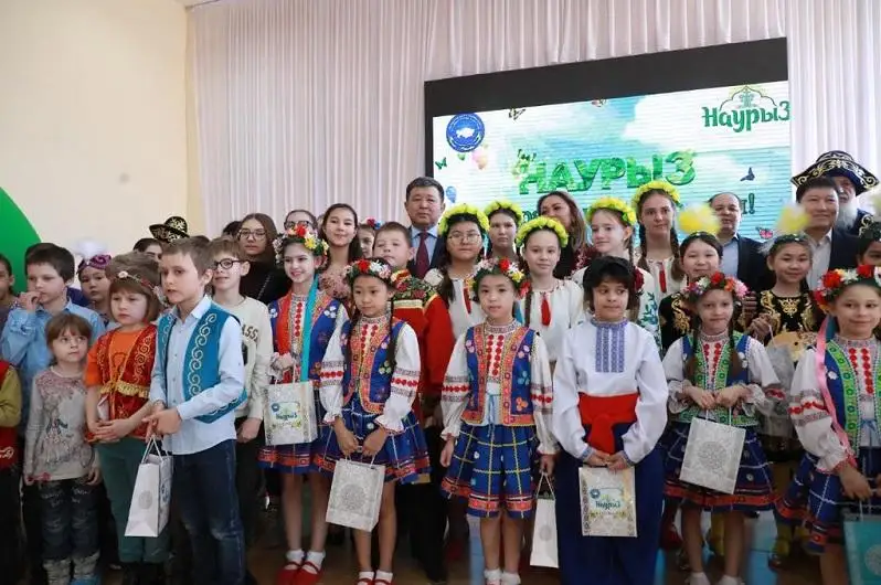 В Атырау более ста детей получили подарки «Наурыз-коржин»