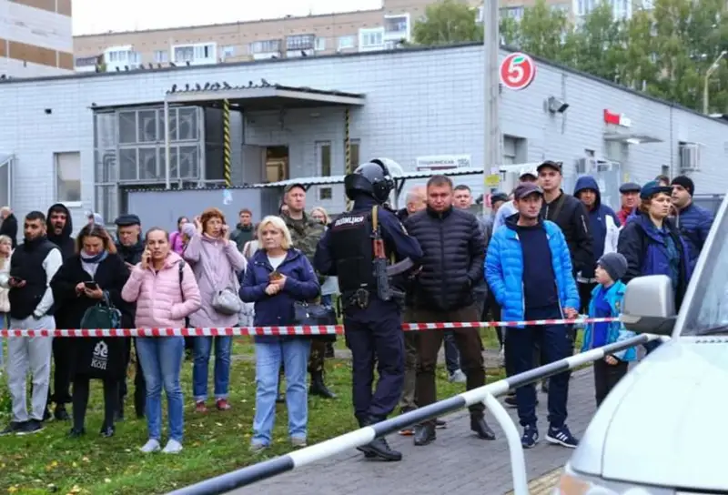 Число погибших при стрельбе в школе в Ижевске выросло до девяти человек