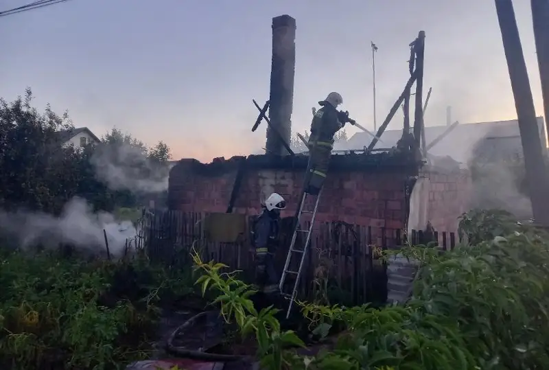 Мужчина погиб во время пожара на даче в Павлодаре