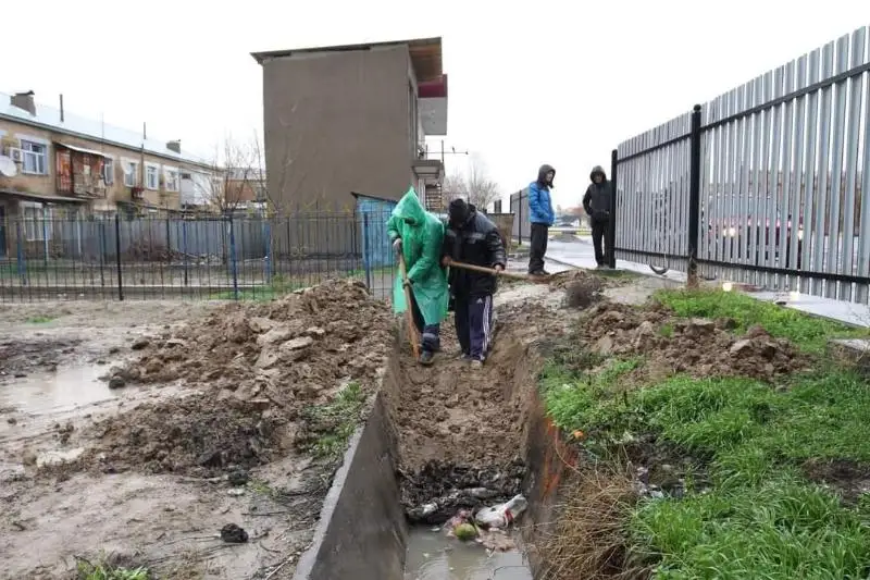 Түркістан облысында үй мен аулаларды жаңбыр суынан тазарту жұмысы жүріп жатыр