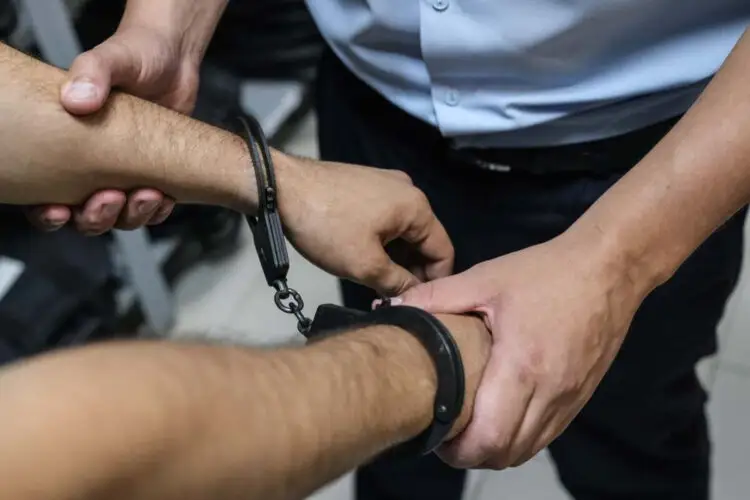 مالشى باعىپ جۇرگەن سيىرلاردى ساتىپ جىبەرگەن