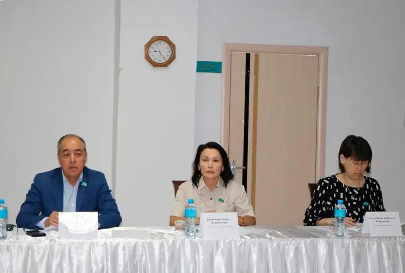 Сенаторы встретились с жителями сел Теректинского района ЗКО