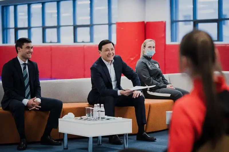 Спецдиспансер, гранты, спортобъекты: аким столицы встретился со спортсменами