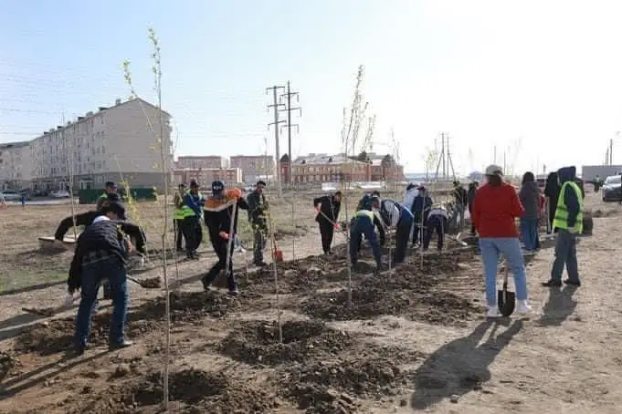 Участники субботника в Атырау собрали и вывезли 86 тонн мусора