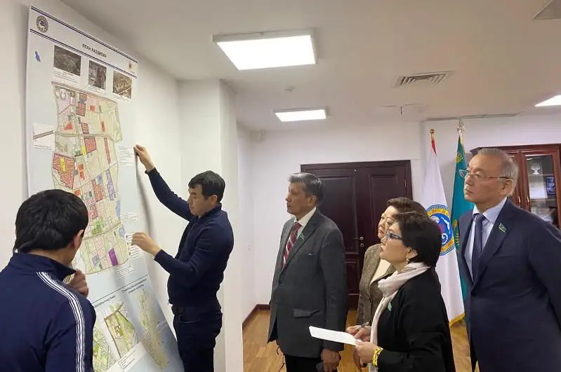 Senatorlar Qazaqstandaǵy tehnıkalyq bilim berýdi damytý keleshegin zerttedi