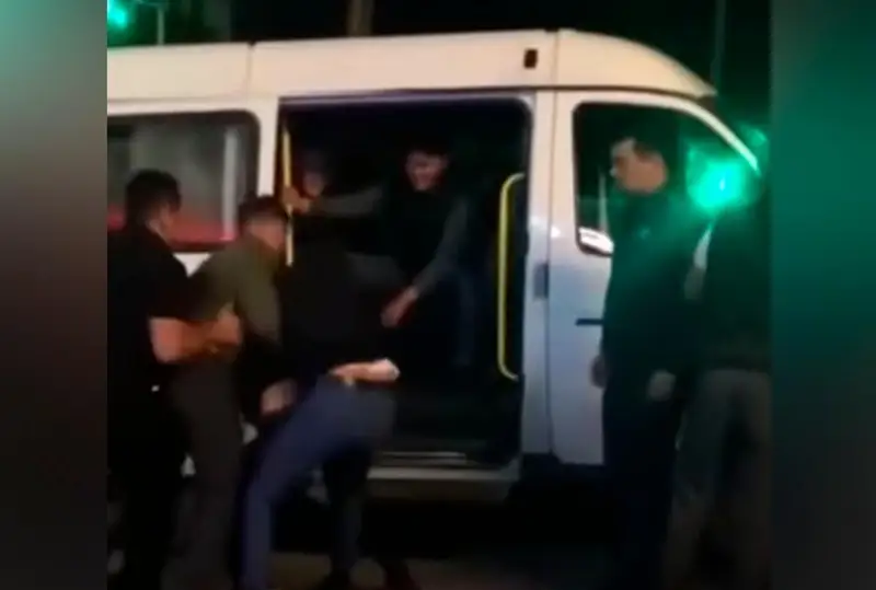 Скандальное видео с призывниками в Таразе прокомментировали в военкомате