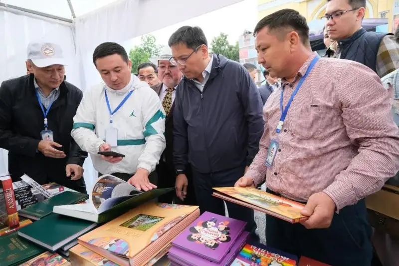 Almatyda kitap jármenkesi ótip jatyr