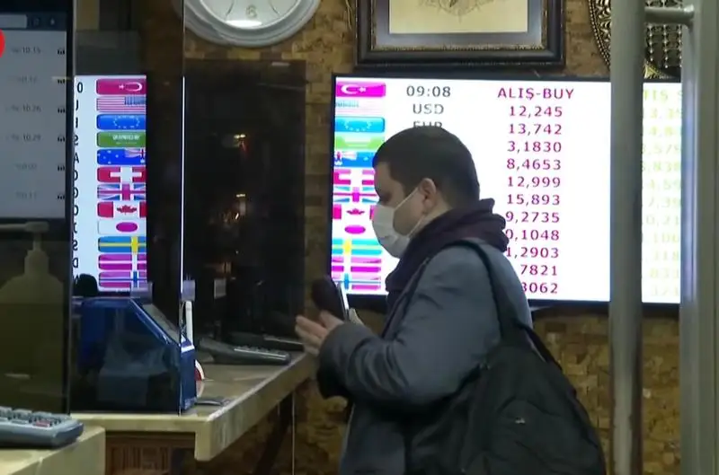 Турецкий народ обменивает доллары на лиры