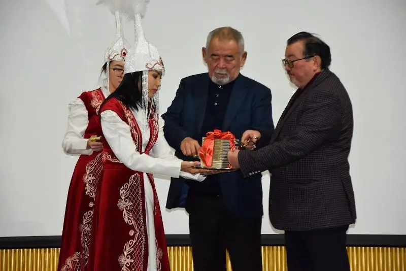 الماتىدا «قاسىمنىڭ اندەرى-اي» اتتى جيناقتىڭ تۇساۋى كەسىلدى