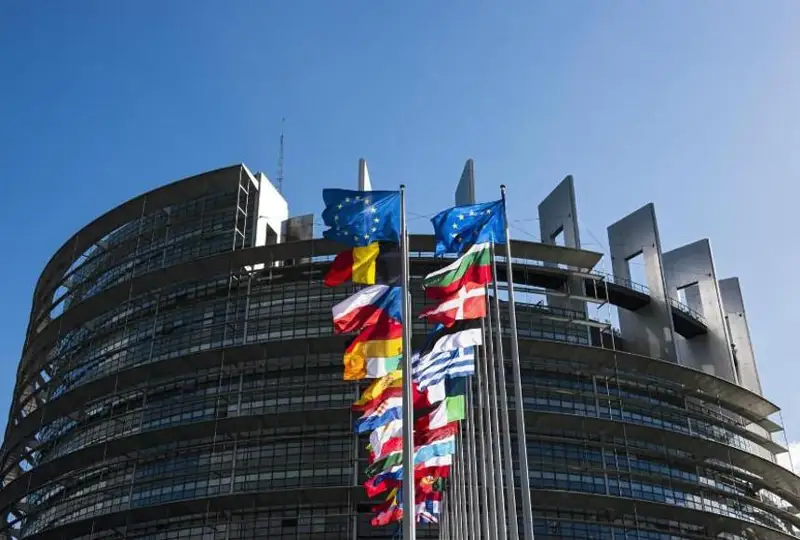 Европарламент утвердил ядерную энергию и газ в качестве экологичных источников энергии