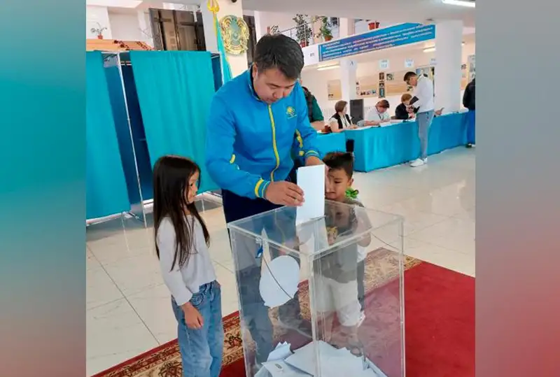 Представители интеллигенции приняли участие в референдуме и проголосовали в столице