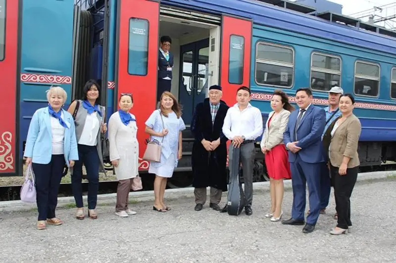 #Abai175: پويىز ىشىندە اباي شىعارمالارى ورىندالادى